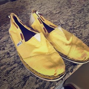 Yellow TOMS