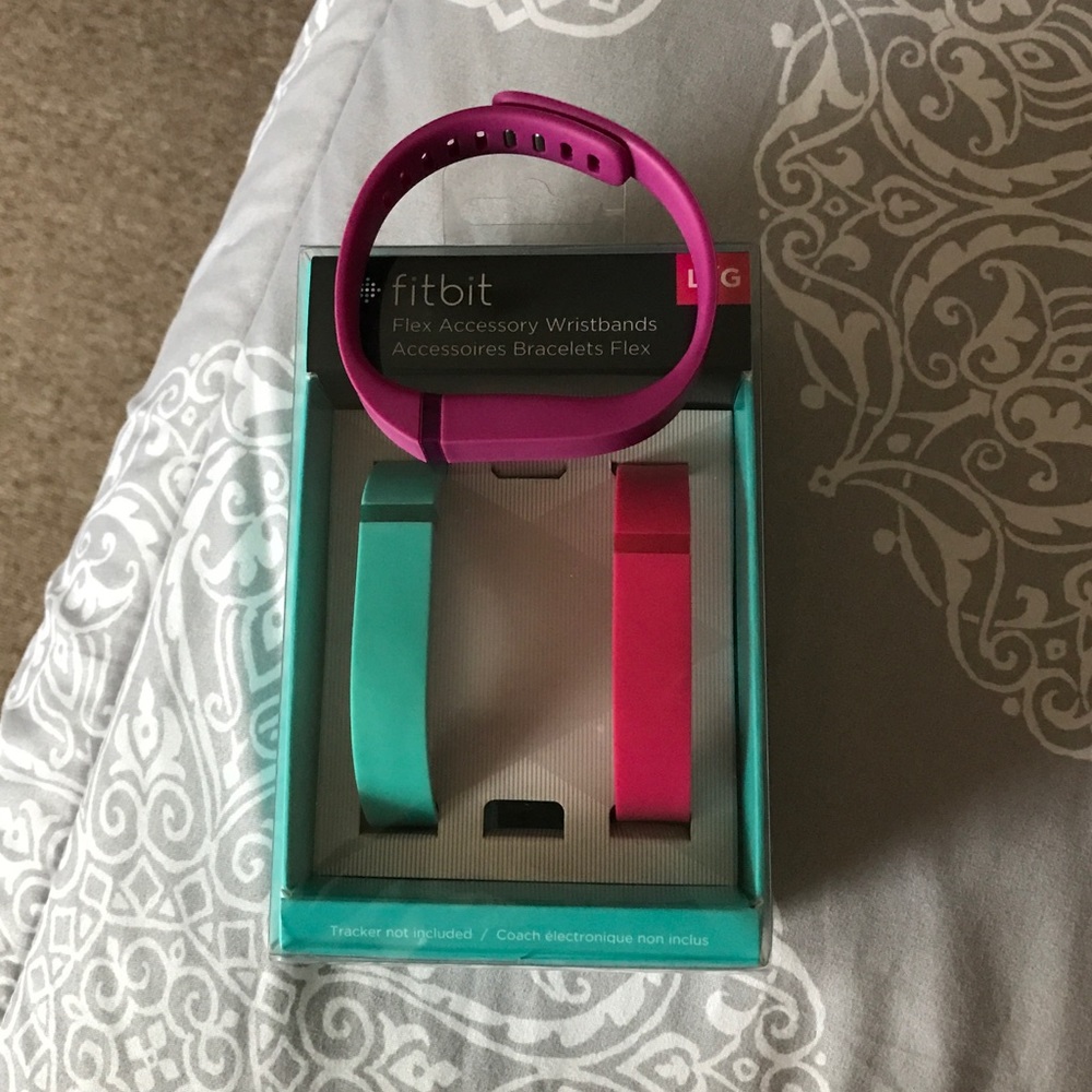 Fitbit Flex with two replacement bands. EUC