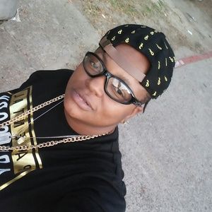 Meet your Posher, Dionna