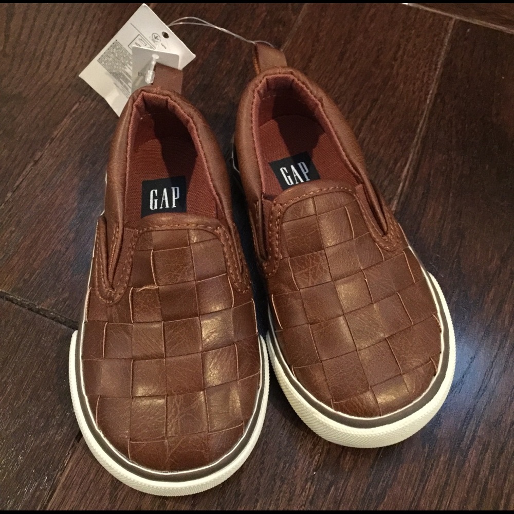 🆕 👞 Baby Gap slip on sneakers