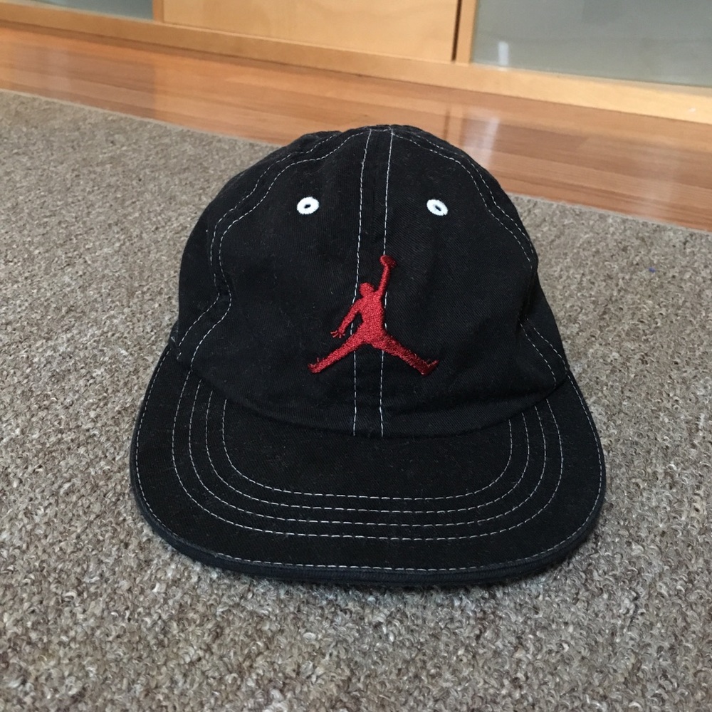 Child's Air Jordan Black Red Hat Size 8/20