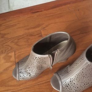 Open toe ankle shoes