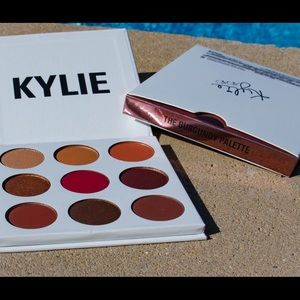 Kyshadow Burgundy Palette