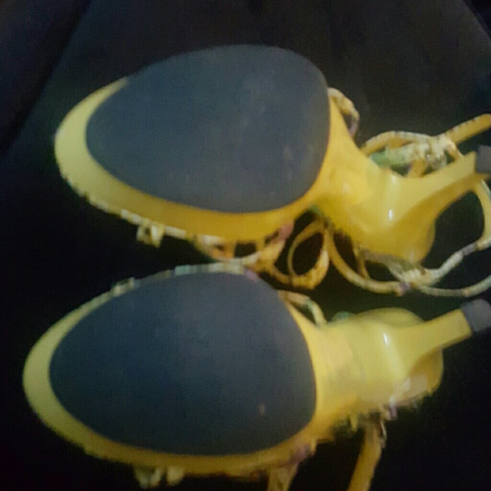 Strappy open toe - Picture 3 of 3