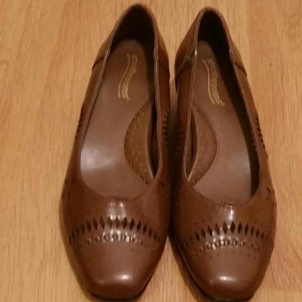๐๐ก HPโ๏ธShoes ๐ก๐โ๏ธโ๏ธ - Picture 1 of 3