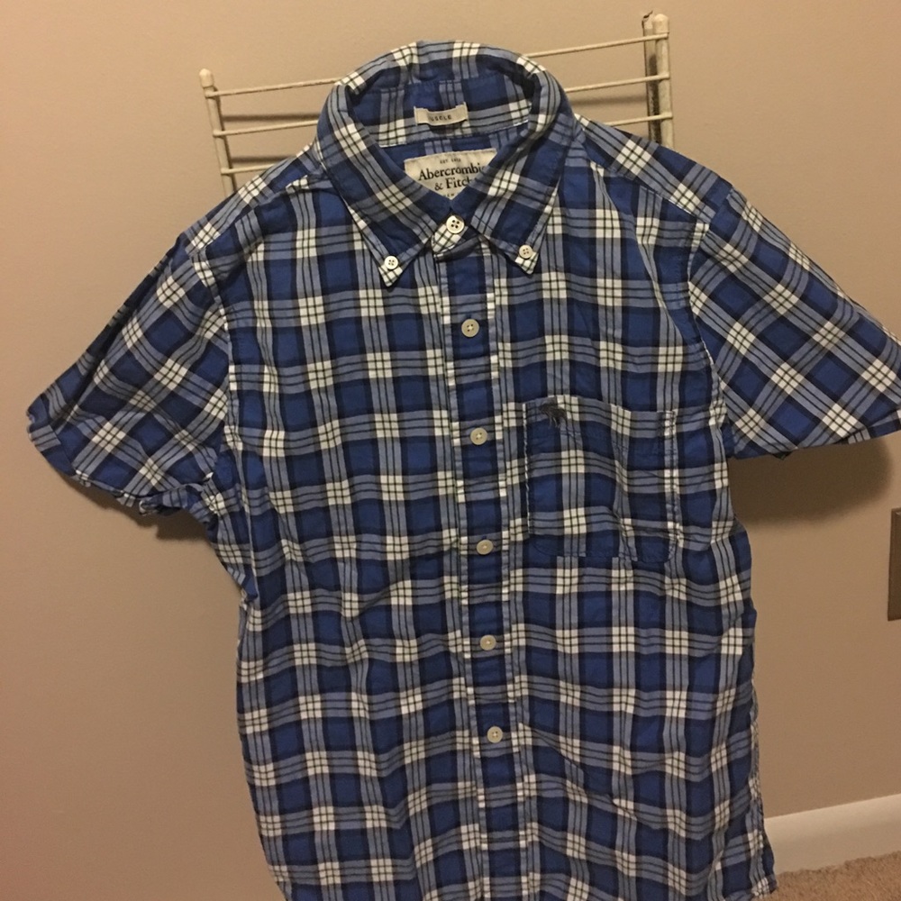 Short sleeve button down