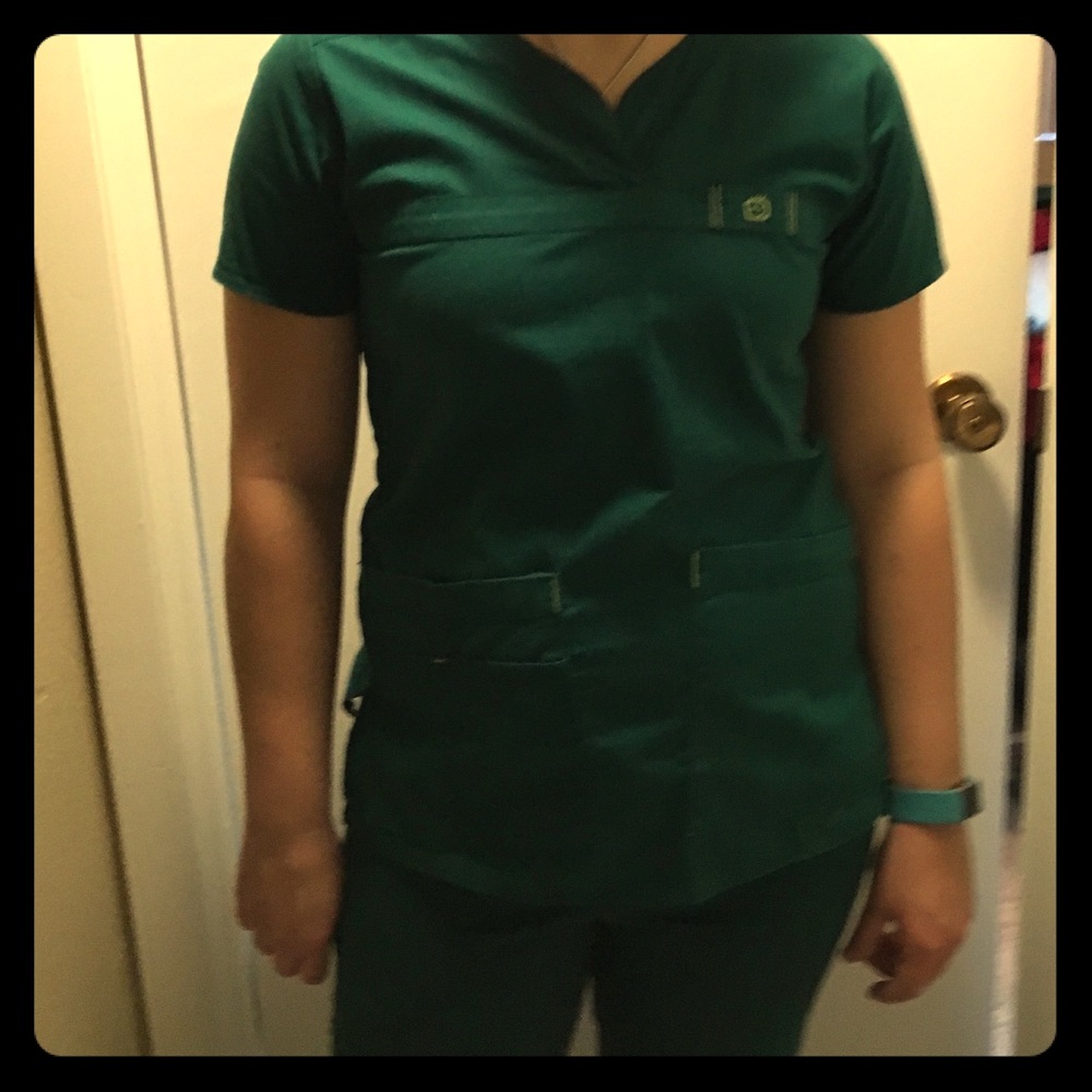 WonderWink scrub Top Hunter green