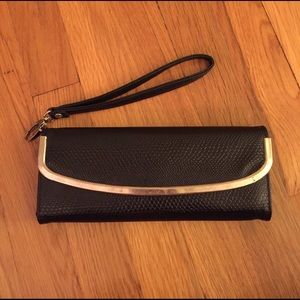 Black clutch