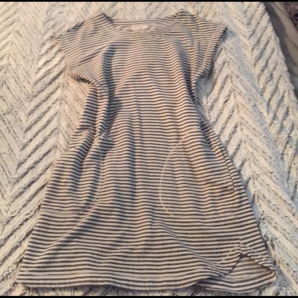 Adorable T-Shirt dress with pockets! - Picture 2 of 4