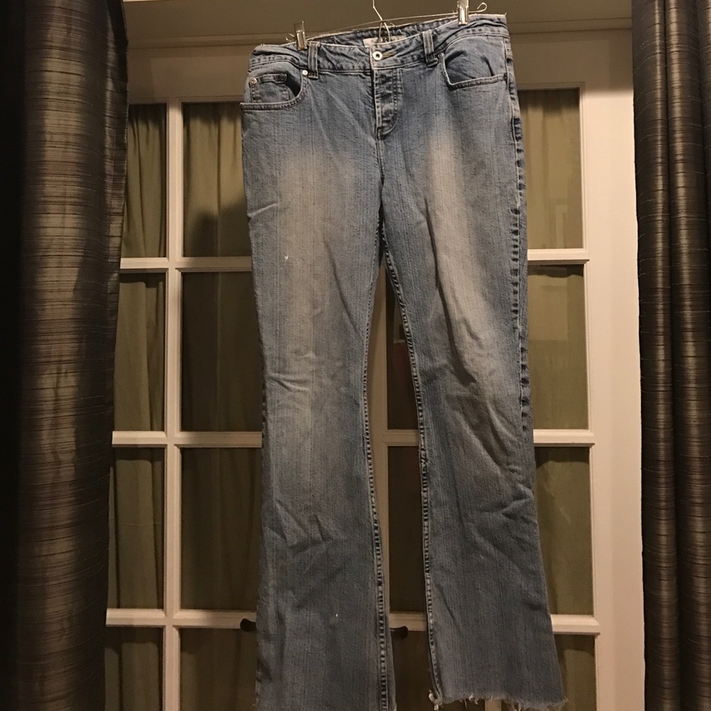 Maurices 11/12 L buttonfly lowrise flare 🌟