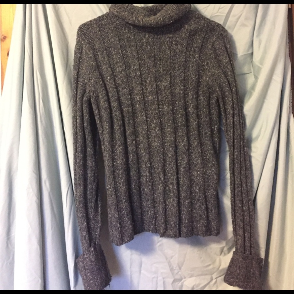 Gray cozy turtleneck w/ long arms