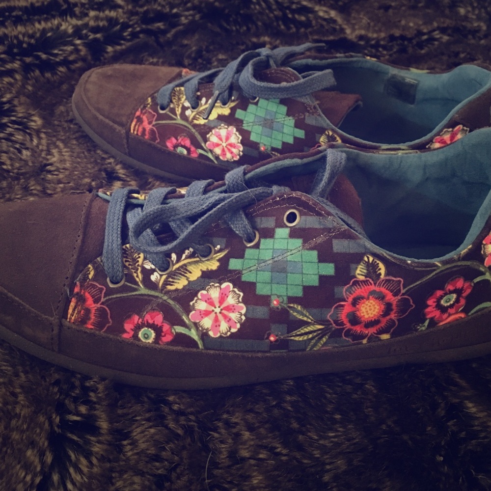 DESIGUAL Happy Brown Boho Floral Sneakers