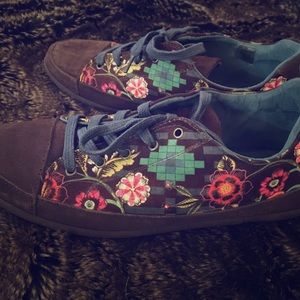 DESIGUAL Happy Brown Boho Floral Sneakers