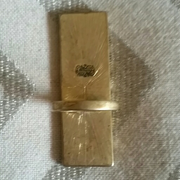 2 Gold Tone Rings - Picture 2 of 2