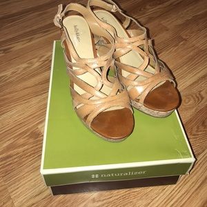 "Raegan" tan/cream wedges