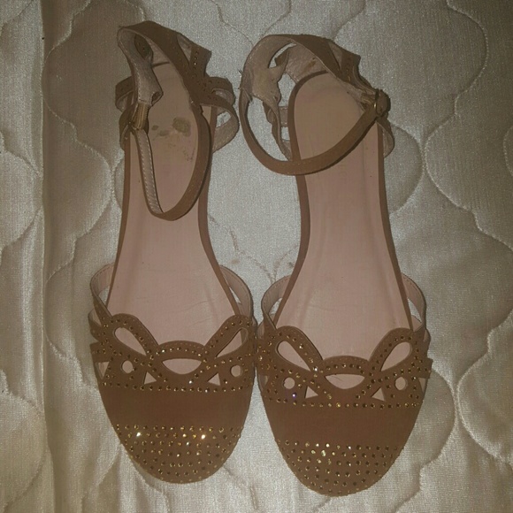 Shoes - Closed toe flats