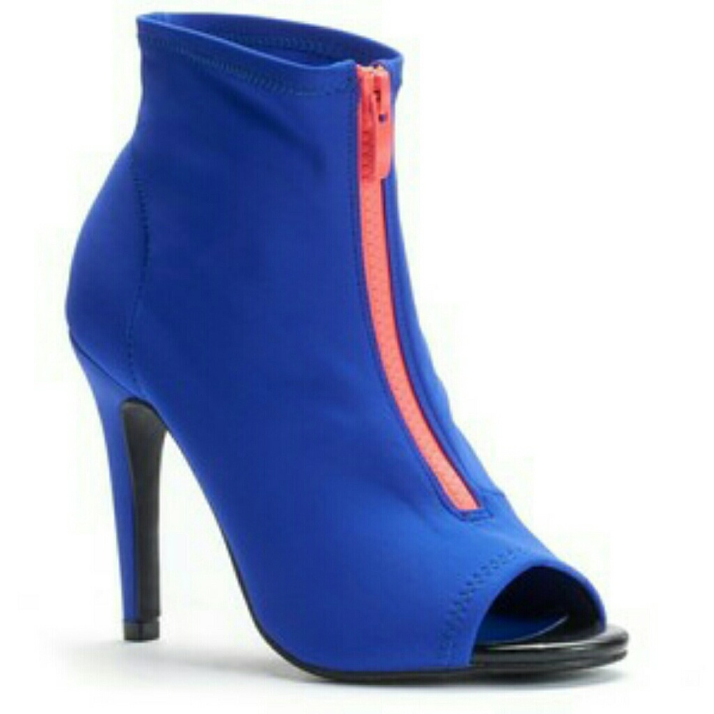 Juicy Couture heels 7.5