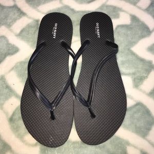 NWOT Black Old Navy Flip Flops 9-10