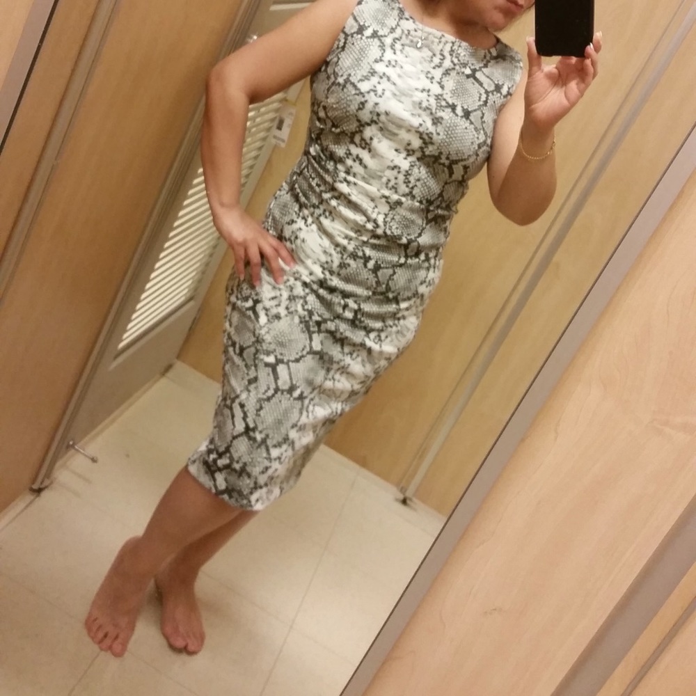 Snake print dress 😍
