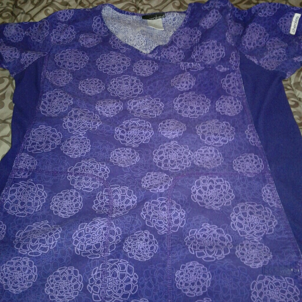 Cherokee flexibles scrub top
