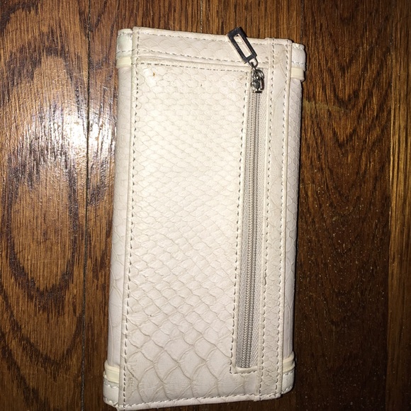 GUESS wallet - Picture 2 of 3