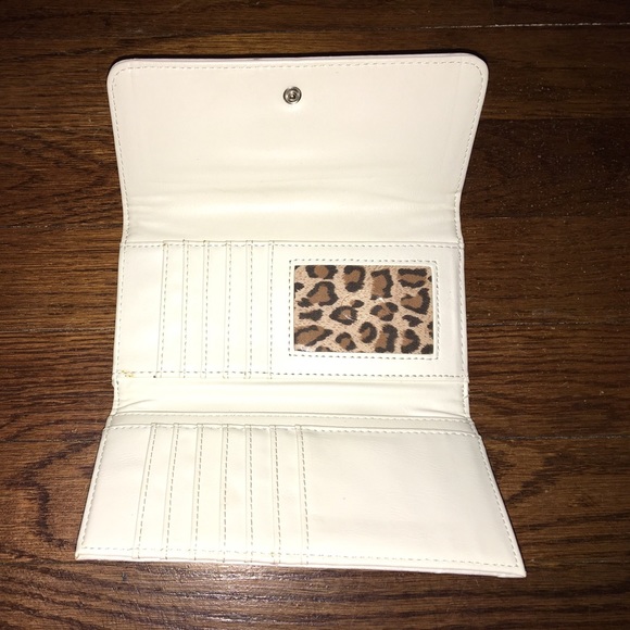 GUESS wallet - Picture 3 of 3