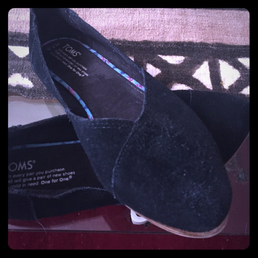 Black suede Toms flats