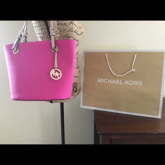 Michael Kors Handbags - Hot pink Michael Kors Bag👛👛