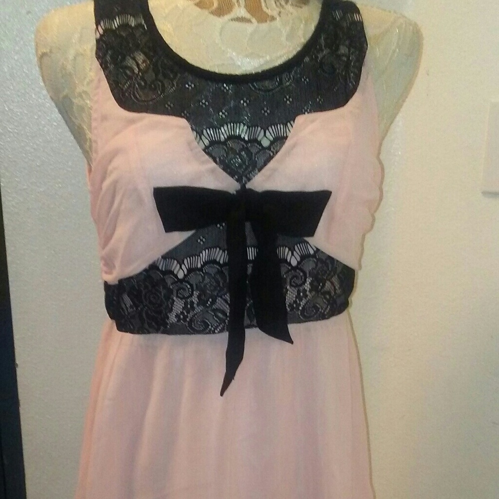 Super cute pink and black bow dress