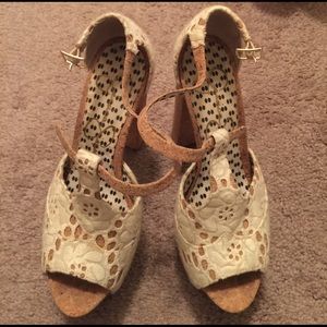 Jessica Simpson Dani Platform Heel