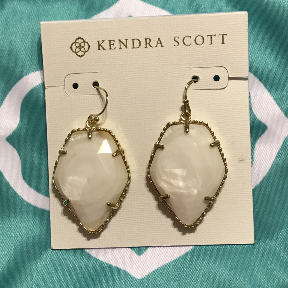 NWT Kendra Scott White Pearl Corleys