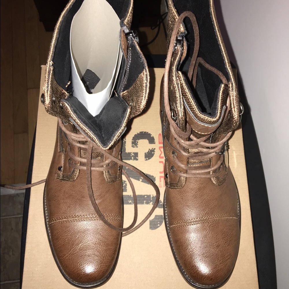 Brand new, never worn J75 boots by Jump.