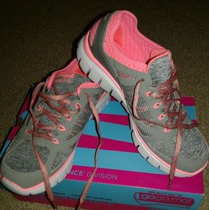 Skechers relaxed fit brand new
