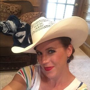 Meet your Posher, Claire