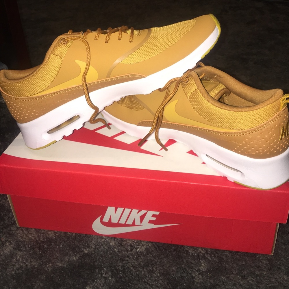Nike Tennis Shoes