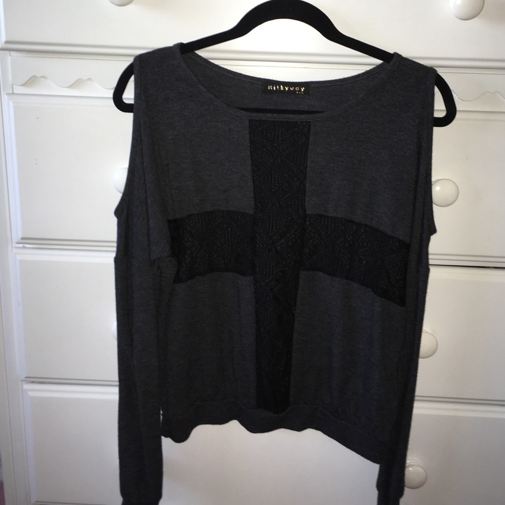 Cross cut out shoulder shirt
