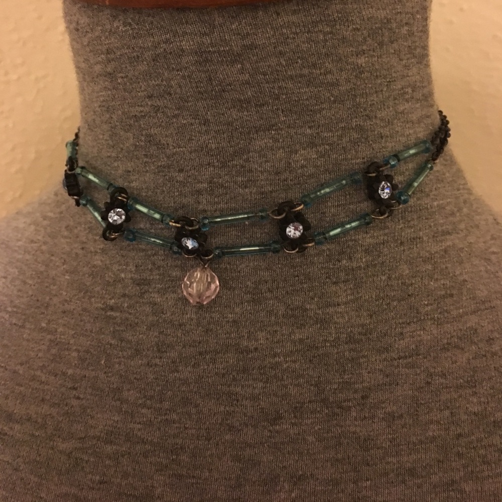 Blue chocker