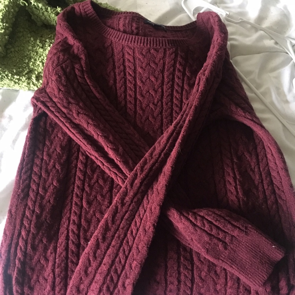 American eagle maroon sweater