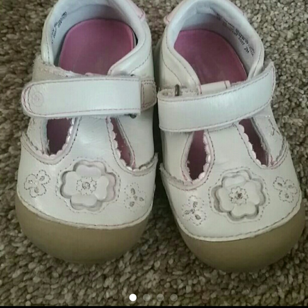 Stride rite girls white mary Janes  6  wide