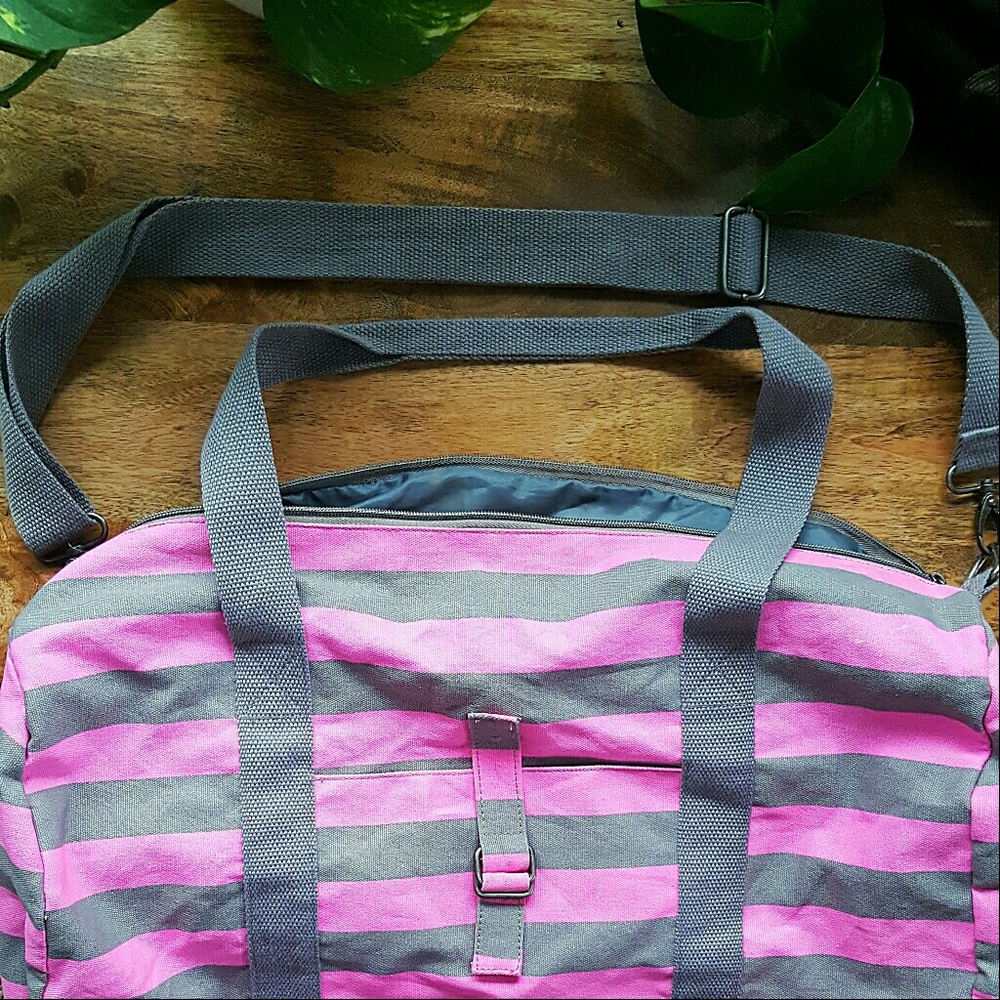 ❌SOLD❌ Pink and grey weekend duffle bad