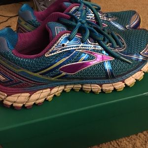Brooks GTS 15 running shoes size 8.5