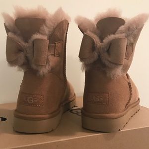 Lil Bow Ugg Boots NWT