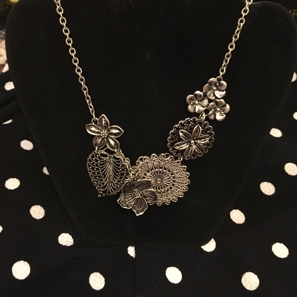 💐💐CHARM NECKLACE