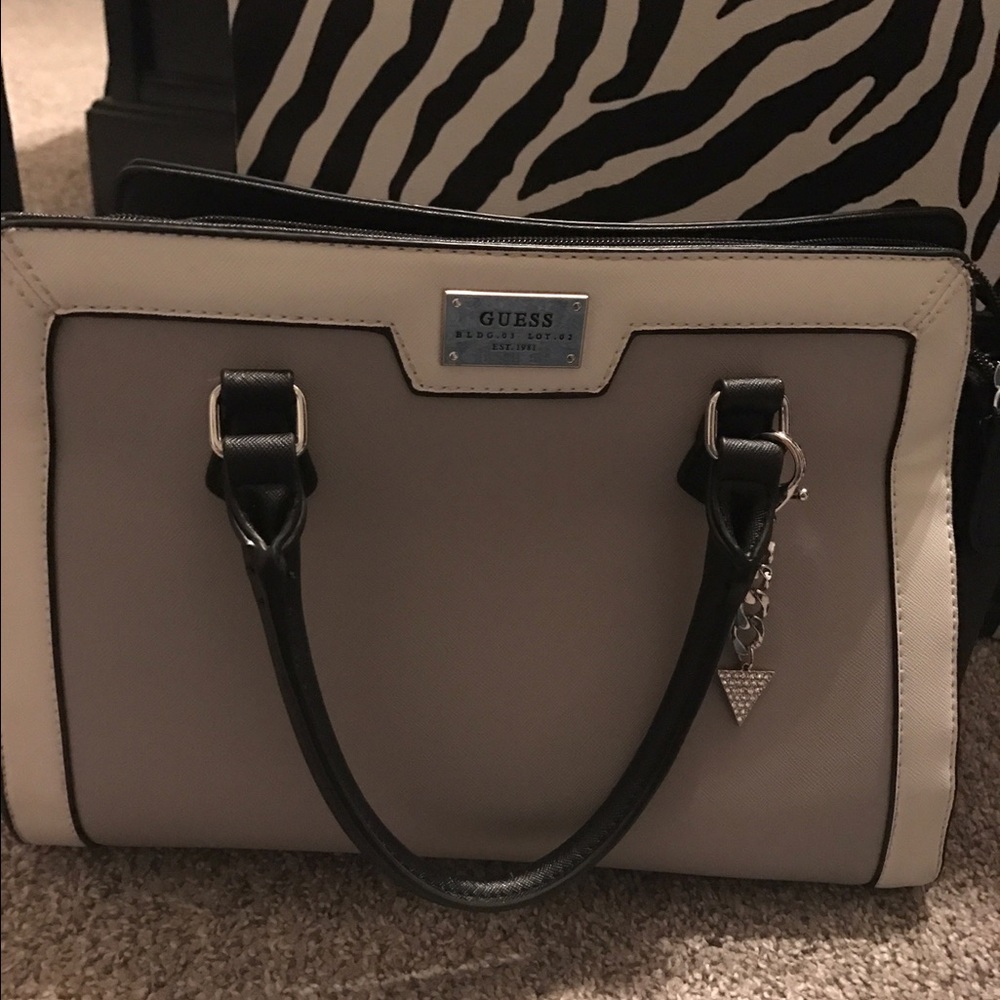 Guess purse with matching wallet