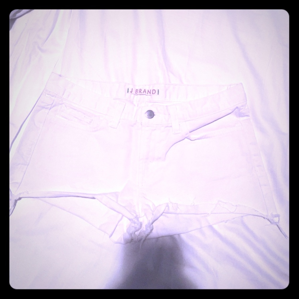 Jbrand jeans white Denim cut off shorts size 28☀️