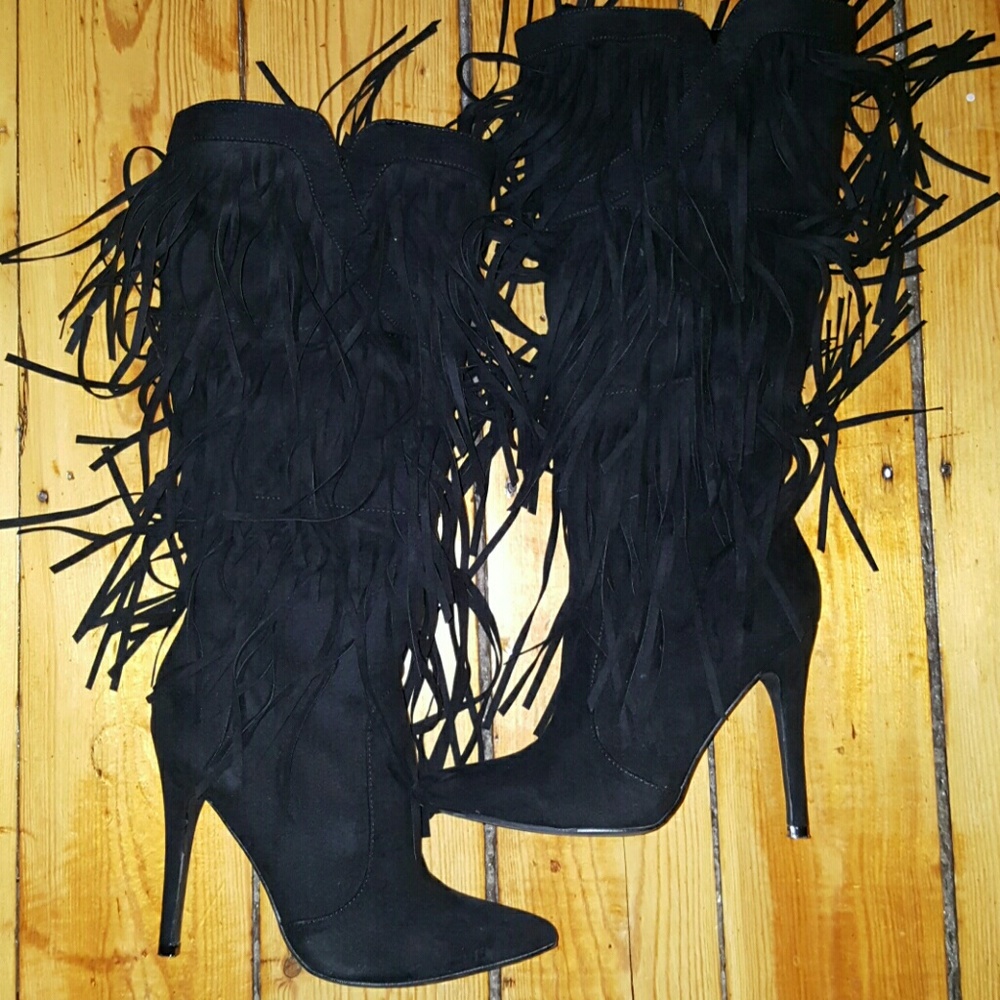Boots with fringe