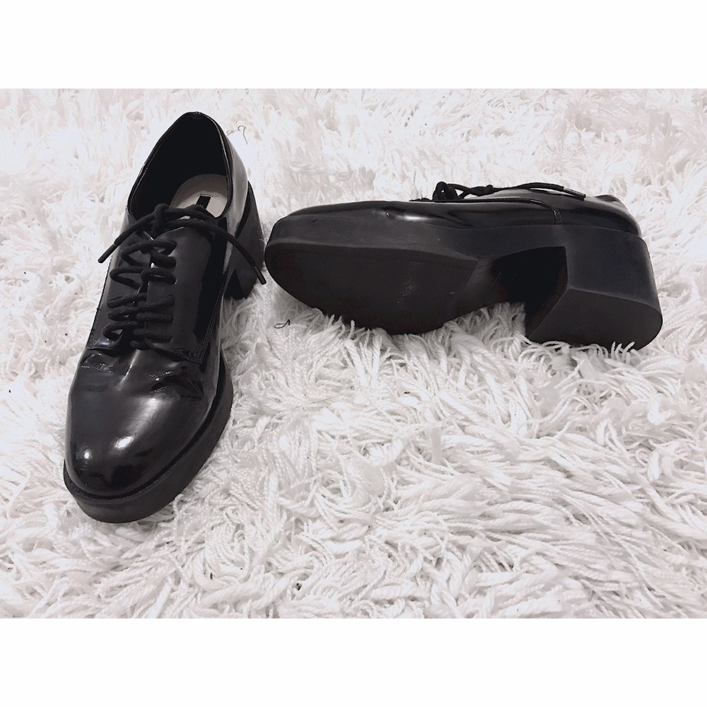 SOLD Trafaluc Black Patent Laceup Oxford Platforms - Picture 2 of 4