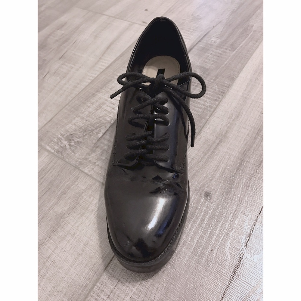 SOLD Trafaluc Black Patent Laceup Oxford Platforms - Picture 4 of 4