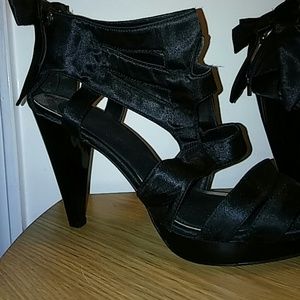 Sexy sateen heels w/bow