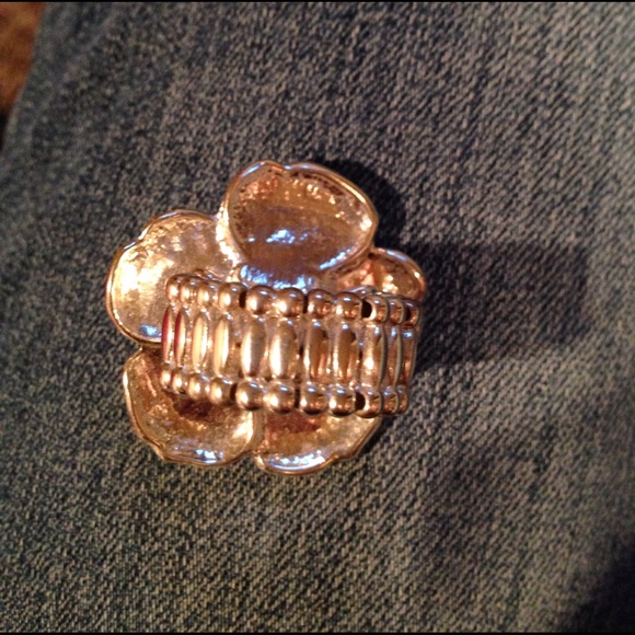 •Flower Ring• - Picture 4 of 4